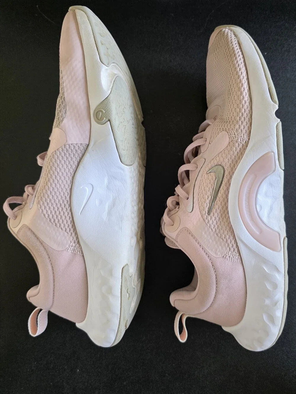 Nike Women's Light Pink Mesh Comfort Athletic Sneakers